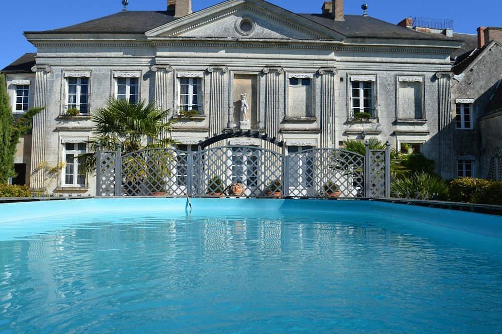 Château Directoire avec Piscine Privée et Jardin in Châtillon-sur-Indre, Région de Châteauroux