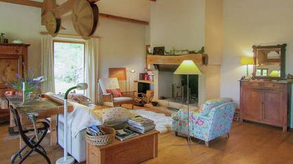 Gîte pour 6 personnes, avec jardin et terrasse, animaux acceptés à Bouzic