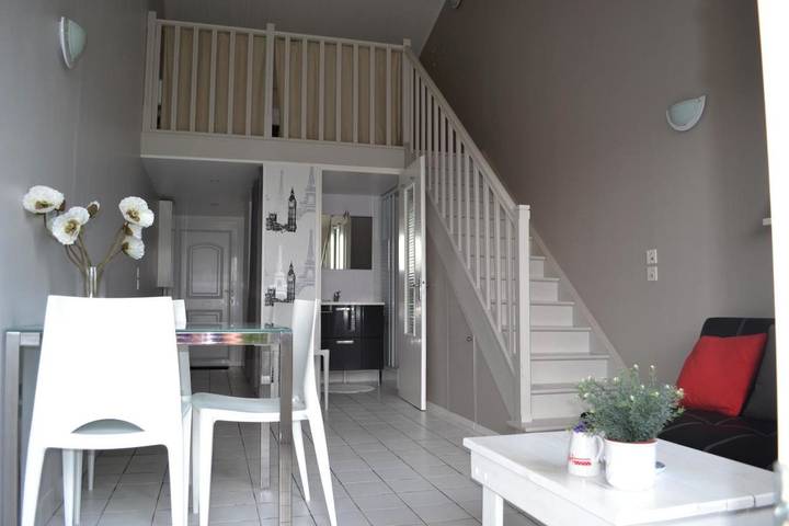 Location de vacances pour 2 personnes, avec Terrasse ainsi que Jardin et Vue dans Neuillac