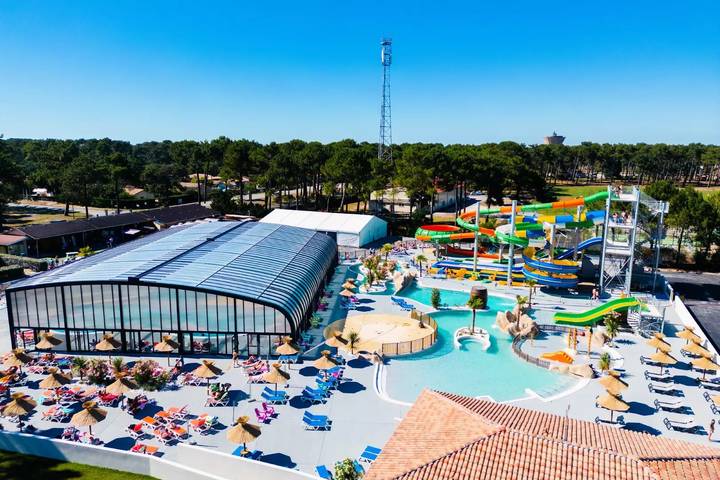 Camping für 6 Personen, mit Terrasse in Vendays-Montalivet