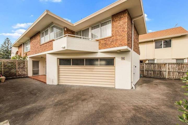 Holiday home for 10 people, with balcony and garden, with pets in Mount Maunganui