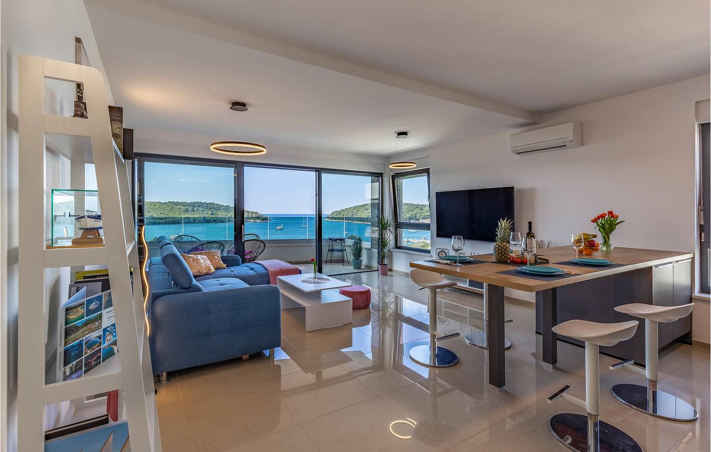 Ganze Ferienwohnung, Ferienwohnung für 5 Personen mit Terrasse in Banjole, Südküste Istrien