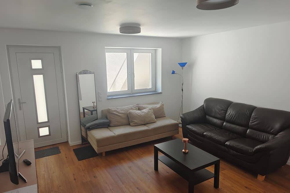 Ganze Wohnung, Gemütliche Ferienwohnung/Monteurzimmer mit eigenem Eingang & sehr gut angebunden in Löwenberger Land, Ruppiner Seenland