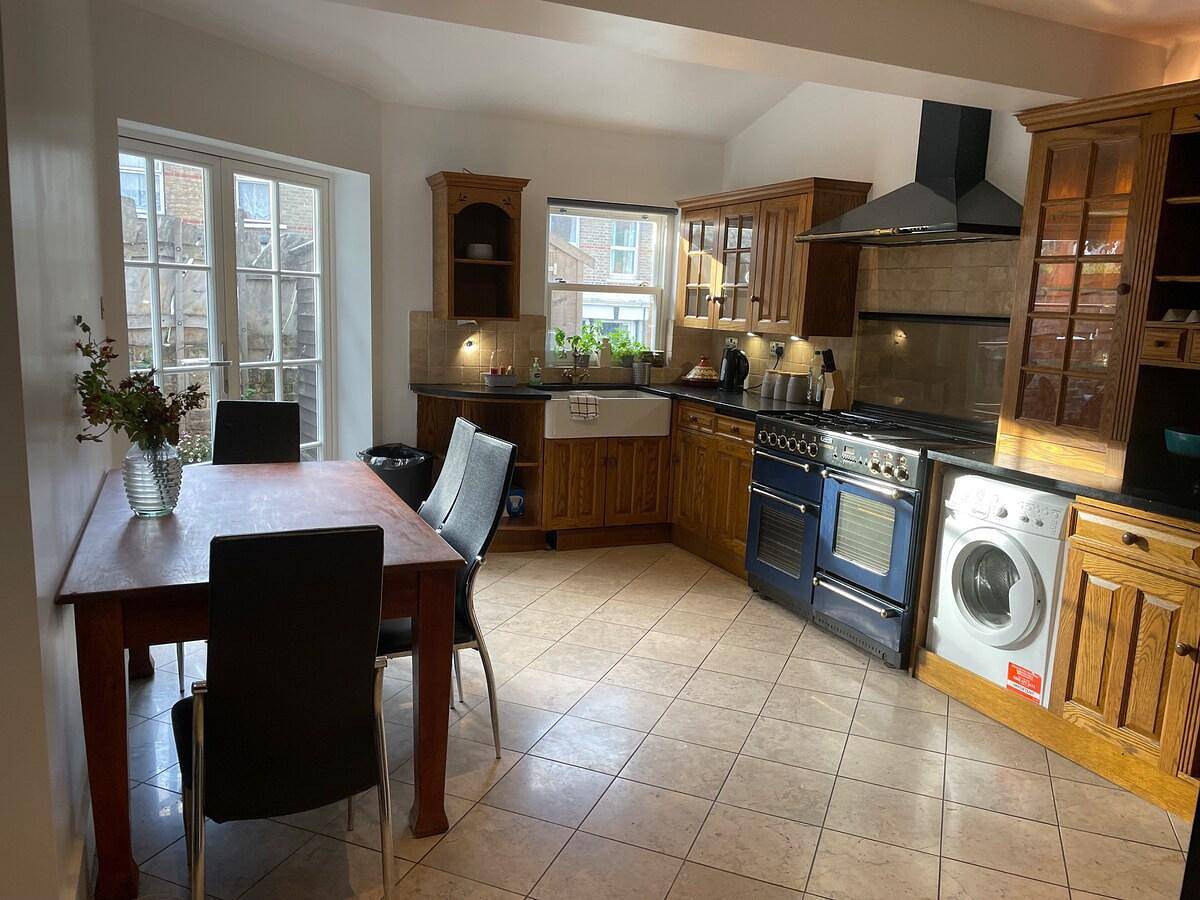 Traditional Elegant Spacious English home, 4bdr in Greenwich, London