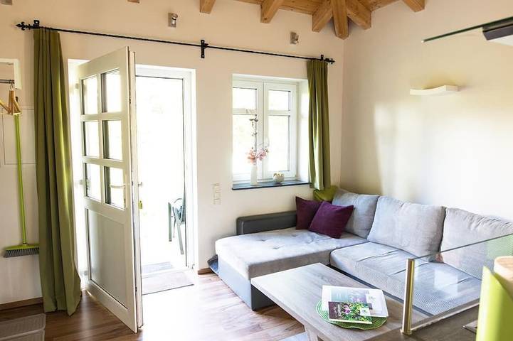 Ferienwohnung für 3 Personen, mit Terrasse und Sauna sowie Pool und Garten