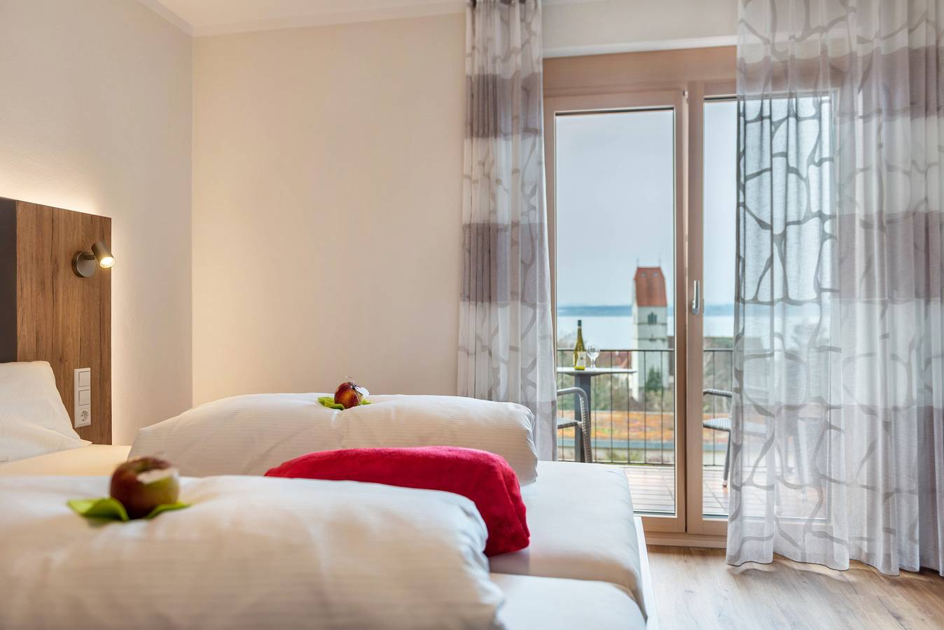 Haus Eva Hagnau am Bodensee - Doppelzimmer mit Balkon & Seeblick in Hagnau am Bodensee, Region Bodensee-Oberschwaben