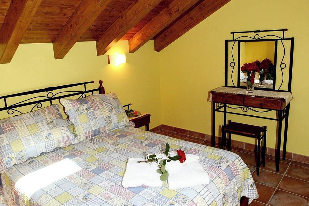 Entire apartment, Rural Apartments La Viña (Apartment number 9) in Cangas de Onís, Asturias Province