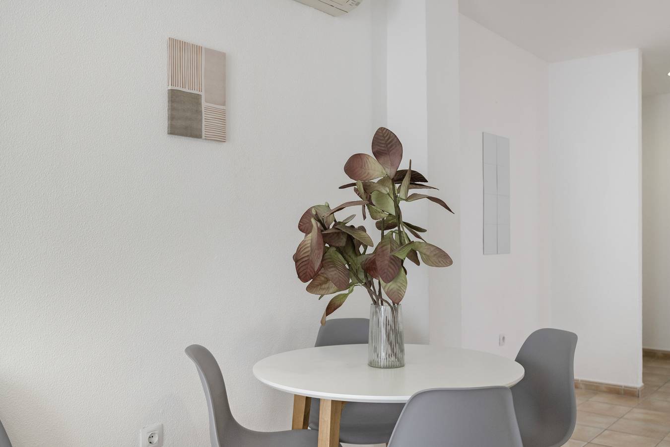 Entire apartment, 'Apartment Perez Zara 5' close to the Sea with Terrace & Wi-Fi in Conil de la Frontera, Costa de la Luz