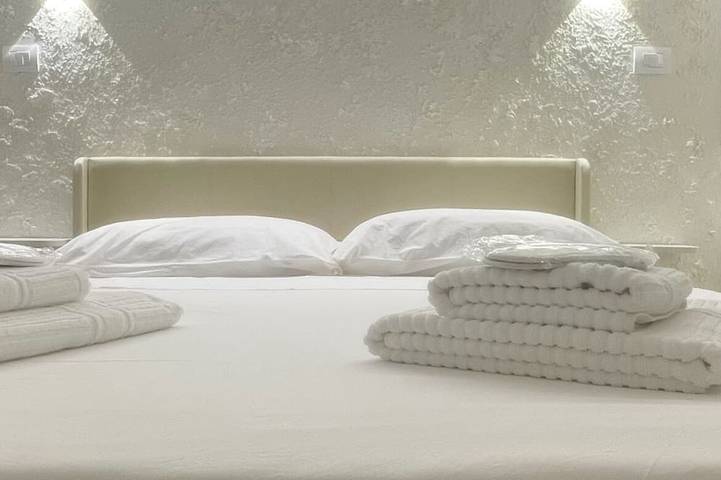 Dream Wellness Suite \"Romantic Suite with Private Jacuzzi - Center of Barletta\" in Lido bella Venezia, Barletta