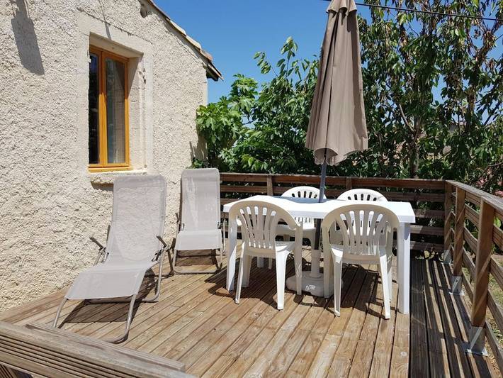 Gîte pour 4 personnes, avec vue ainsi que jardin et piscine à Meynes - 2