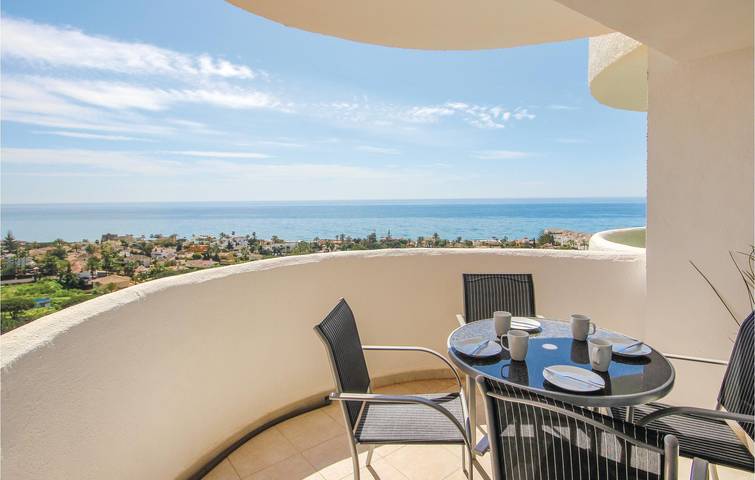 Ganze Ferienwohnung, Cooles Apartment am Pool in der Nähe von Playa 2km in Marbella Ost, Marbella