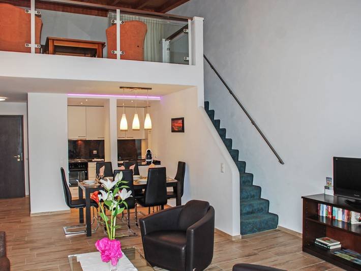 Ferienwohnung für 6 Personen, mit Balkon und Terrasse sowie Garten und Seeblick in Caslano