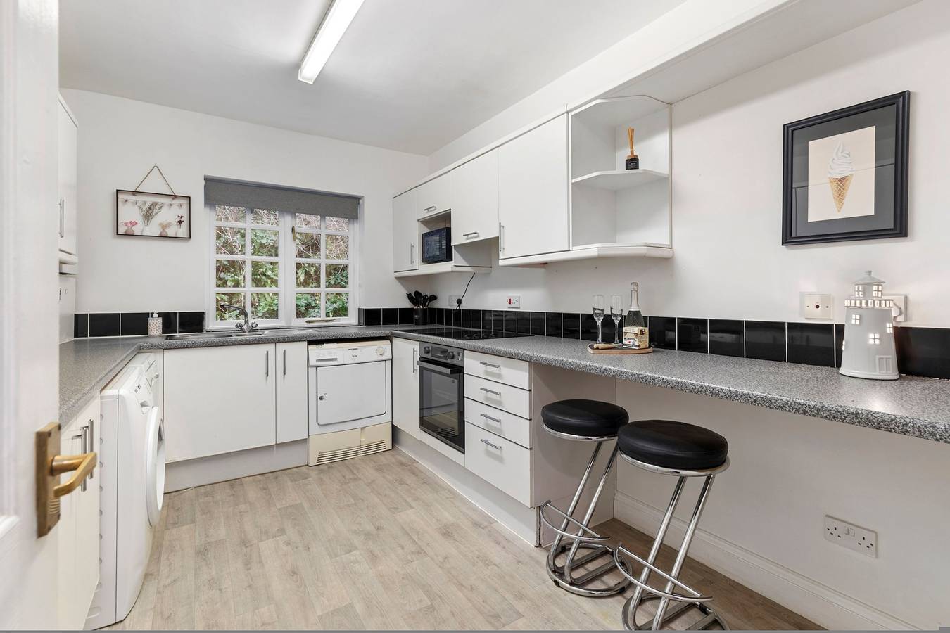 Appartement entier, 5 Sunny Cove - Direct Beach Access, Sea Views in Tenby, Pembrokeshire