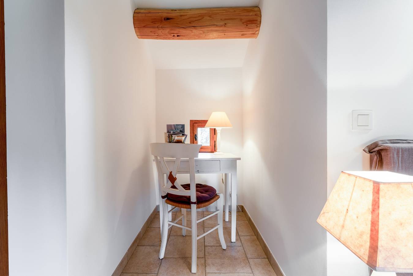 Chambre d’hôtes « Chambre Au Levant » avec terrasse partagée, Wi-Fi et climatisation in Violès, Vaucluse
