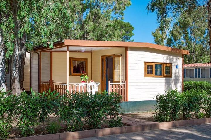 Bungalow für 5 Personen, mit Kinderpool und Pool auf Sardinien
