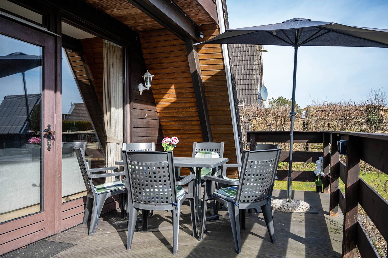 Ferienhaus 'Hafenhuus am Meer' mit privater Terrasse, privatem Garten und Wi-Fi in Fedderwardersiel, Butjadingen