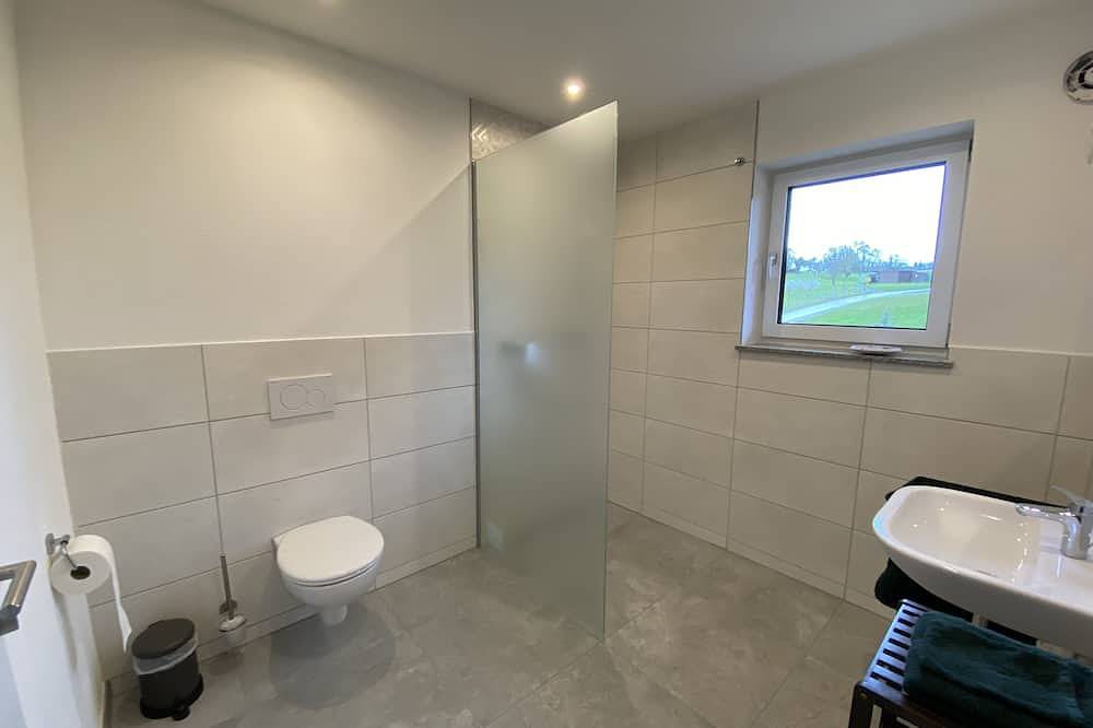 Ganze Wohnung, Ferienwohnung Tanne Ravensburg im Grünen, Balkon, Neubau, Ausblick in die Natur in Ravensburg, Oberschwaben