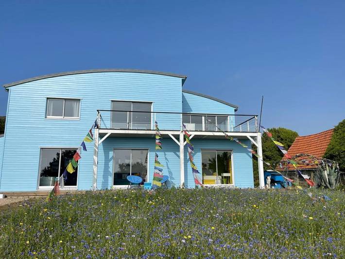 Cottage pour 2 personnes, avec vue ainsi que terrasse et jardin dans Plage de Sciotot