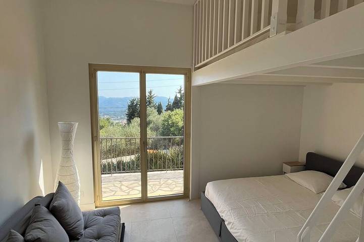 Villa Sleeps 10, 4 Bedrooms, with Pool and Sea and Mountain View in Le Tignet, Mittelmeerküste (Frankreich)