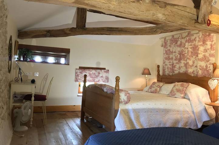 Location de vacances pour 8 personnes, avec jardin à Saint-Quentin-de-Chalais - 2