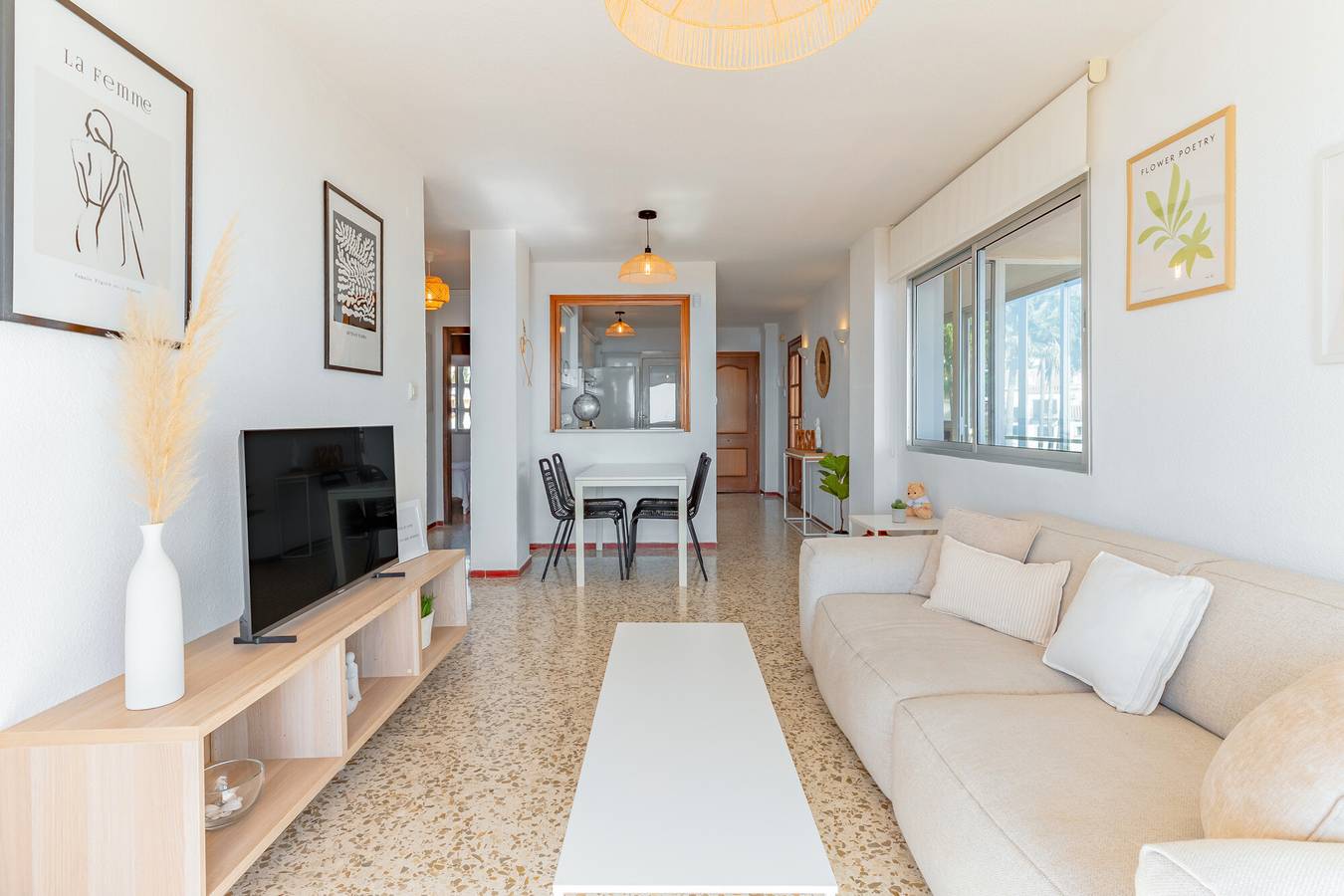 Apartamento entero, Apartamento 'Mormor' con vistas al mar, Wi-Fi y aire acondicionado in Los Boliches, Fuengirola