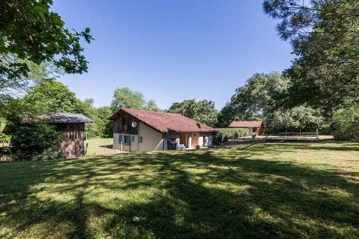 Gîte pour 6 personnes, avec Terrasse ainsi que Jardin et Vue
