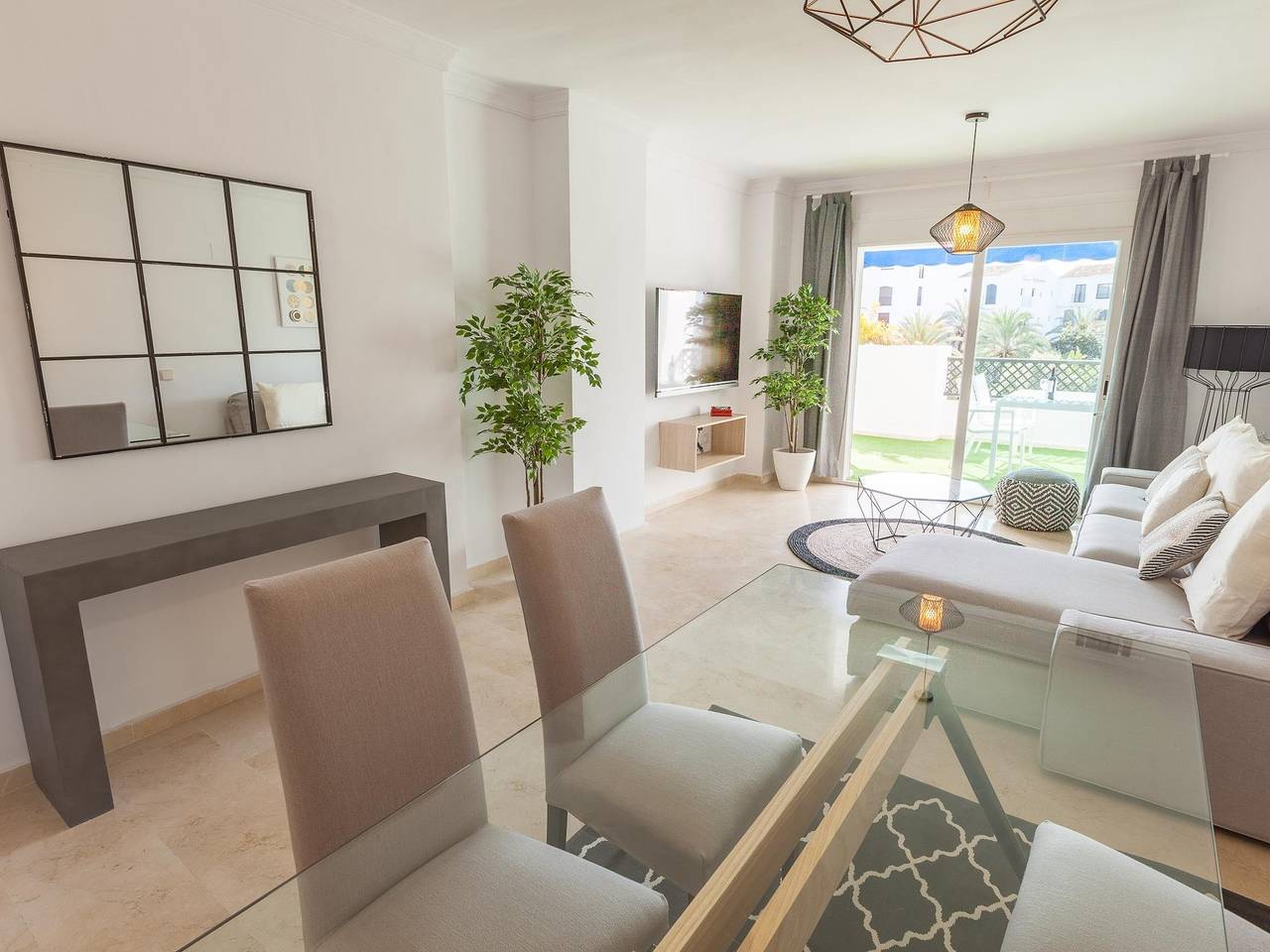 Entire vacation apartment, Elegant Apartment For A Holiday To Remember In The Heart Of Puerto Banús! in Marbella West, Marbella
