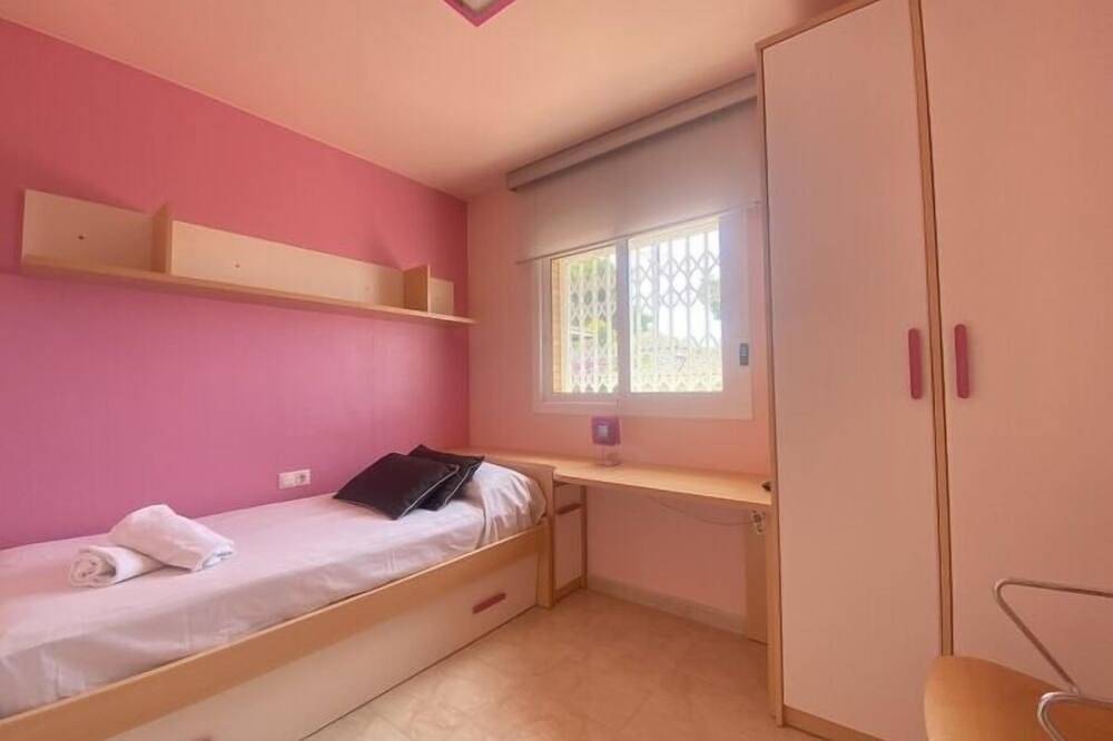 R134 Sunny Villa Calafell in Segur de Calafell, Calafell