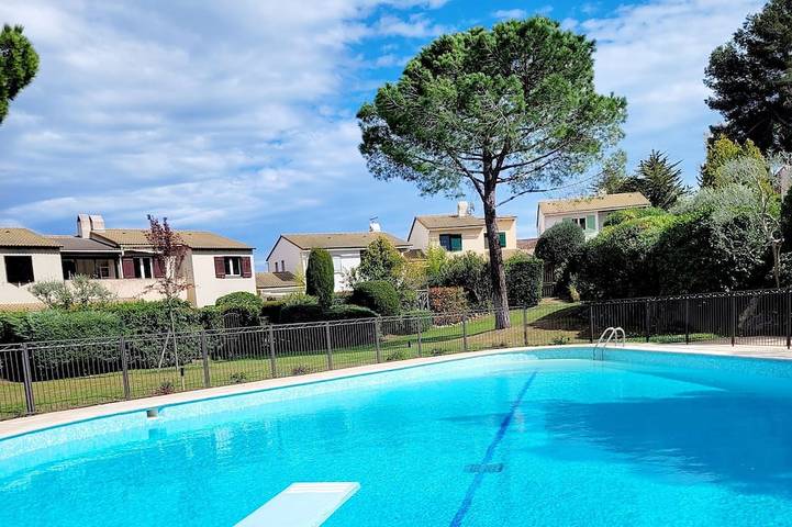 Villa pour 8 personnes, avec terrasse ainsi que piscine et jardin à Mouans-Sartoux