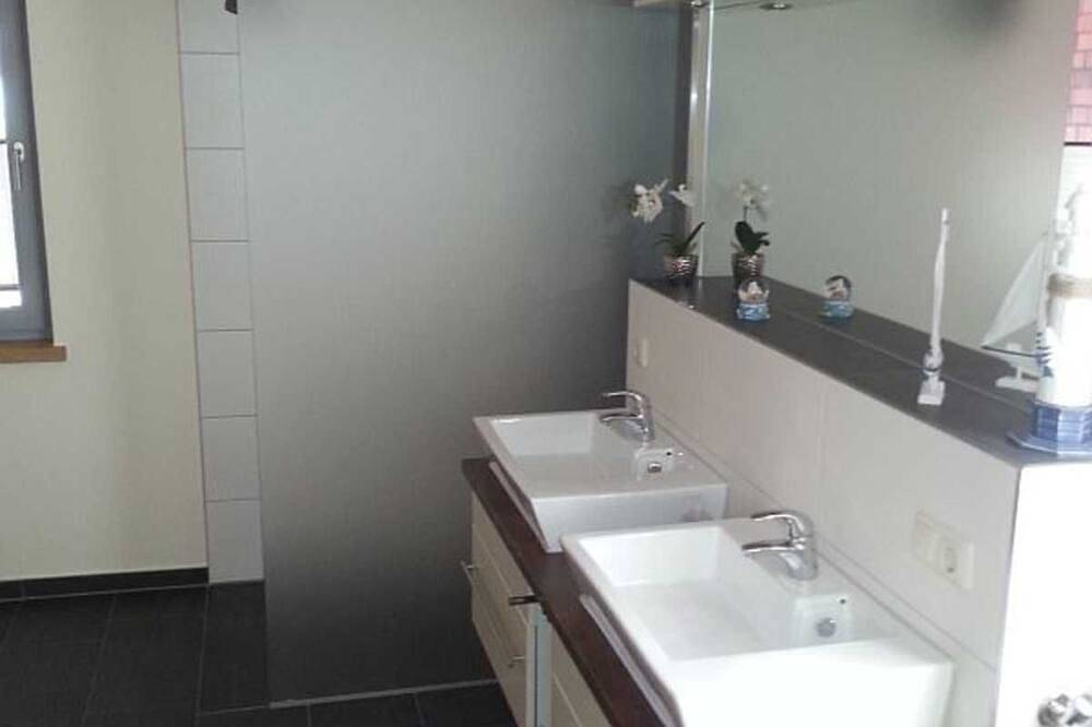 Ganze Wohnung, Rügen Fewo 108/2 - Ferienhaus 2 in Halbinsel Zudar, Garz/Rügen