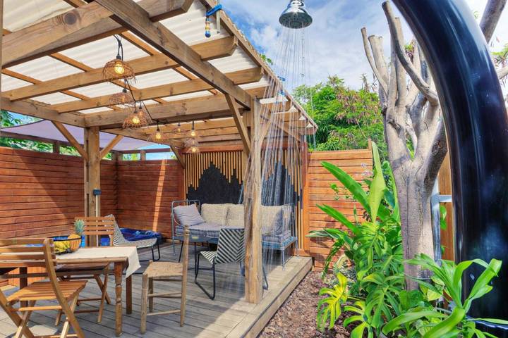 Location de vacances pour 2 personnes, avec jardin ainsi que terrasse et jacuzzi à Saint Gilles les Hauts - 2