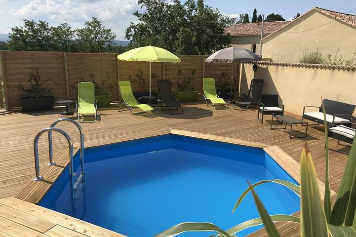 Gîte pour 6 personnes, avec terrasse ainsi que jardin et jacuzzi