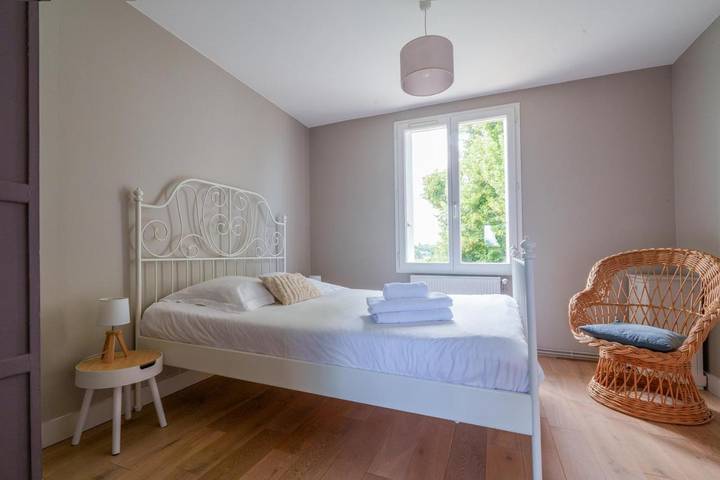 Location de vacances pour 6 personnes, avec jardin et vue à Saint-Branchs - 4