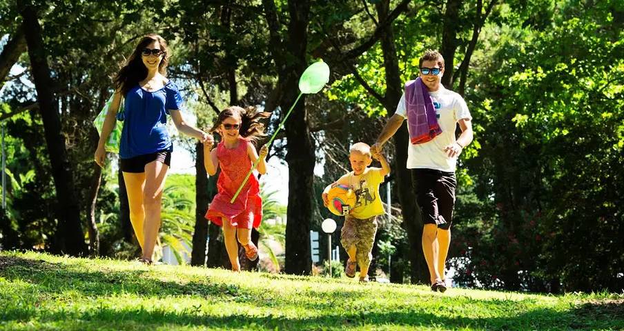 Location de vacances pour 12 personnes, avec piscine ainsi que jardin et balcon dans Golf de la Grande Motte - 2