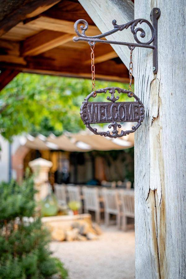 Location de vacances pour 2 personnes, avec jardin et vue ainsi que terrasse et piscine à Allègre-les-Fumades - 4