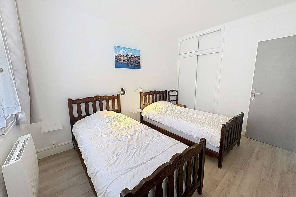 Gemütliches Ferienhaus mit Garten, 150m zum Strand, 2 Sz, Terrasse, nahe Jullouville Geschäfte in Jullouville, Côte de la Déroute