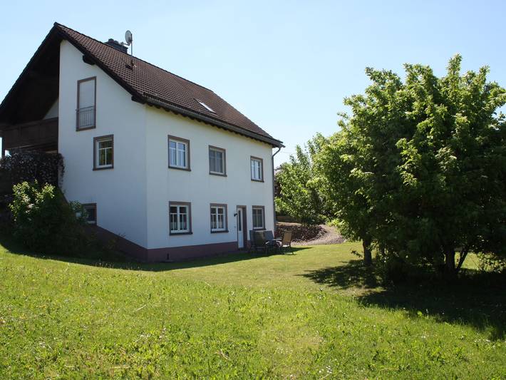 Ferienwohnung für 2 Personen, mit Terrasse und Garten in Rommersheim