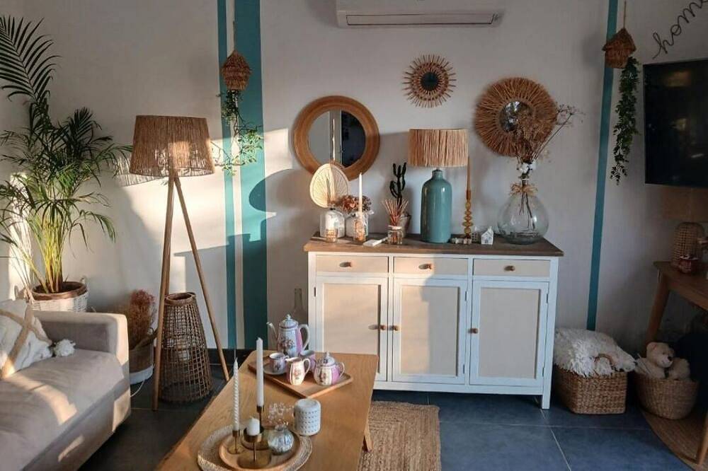 Modern house with garden and jacuzzi in Eyguières, Arles region