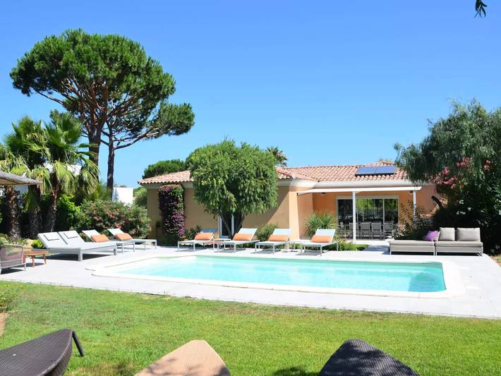 Villa pour 2 personnes, avec piscine ainsi que jardin et sauna à Calvi