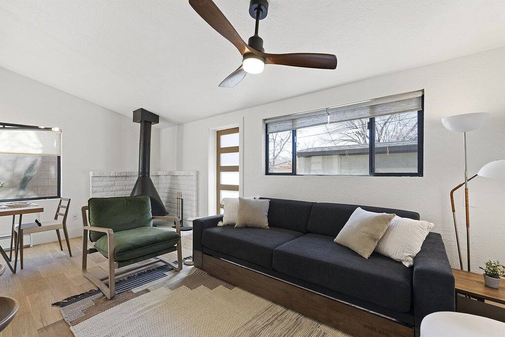 Designer Bungalow in Heart of Sedona, Enclosed Yard/Patio, Luxe Kitchen in Sedona, Oak Creek Canyon