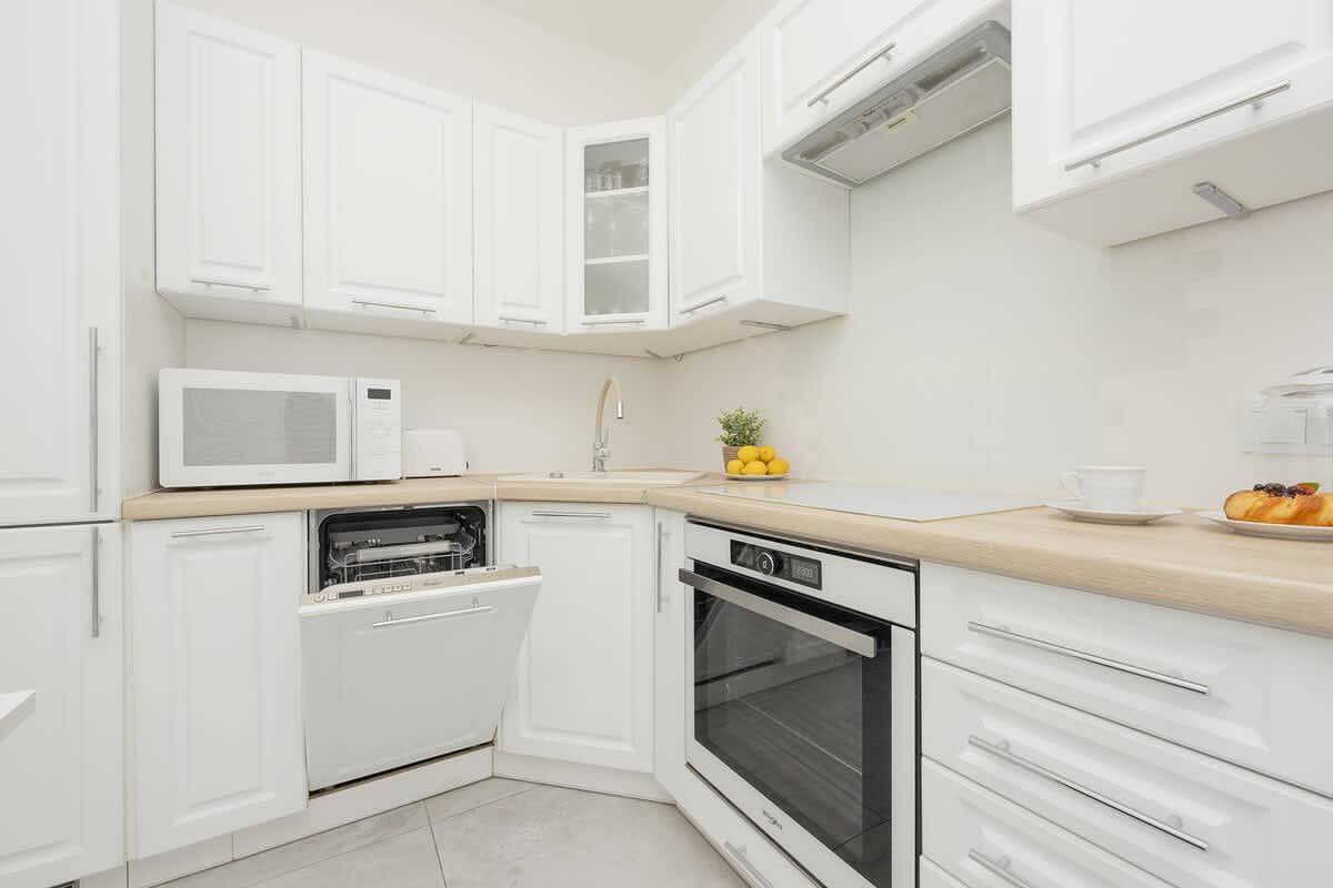 Ganzes Studio, Sunny Studio with Balcony | Guaranteed Parking in Mokotów, Warschau