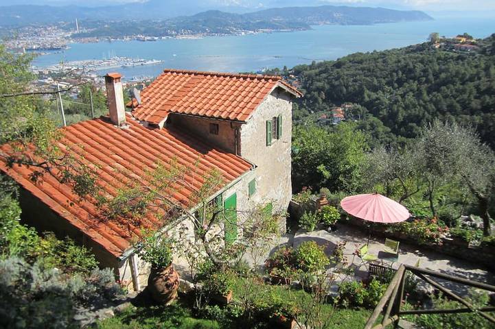 Villa pour 8 personnes, avec Jacuzzi ainsi que Terrasse et Jardin à La Spezia