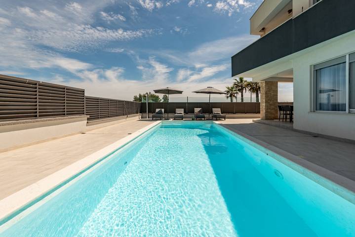 Ferienhaus für 12 Personen, mit Garten und Whirlpool sowie Sauna, kinderfreundlich