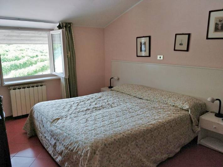 Hôtel pour 3 personnes, avec vue ainsi que piscine et terrasse à Barolo - 4