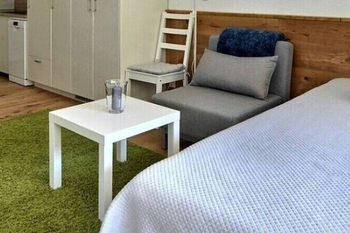 Ganze Wohnung, Komfortables Studio für 2 Personen, Wohnzimmer mit 1 Doppelbett, Kochnische mit Geschirrspüler, Bad- in Grimentz, Anniviers