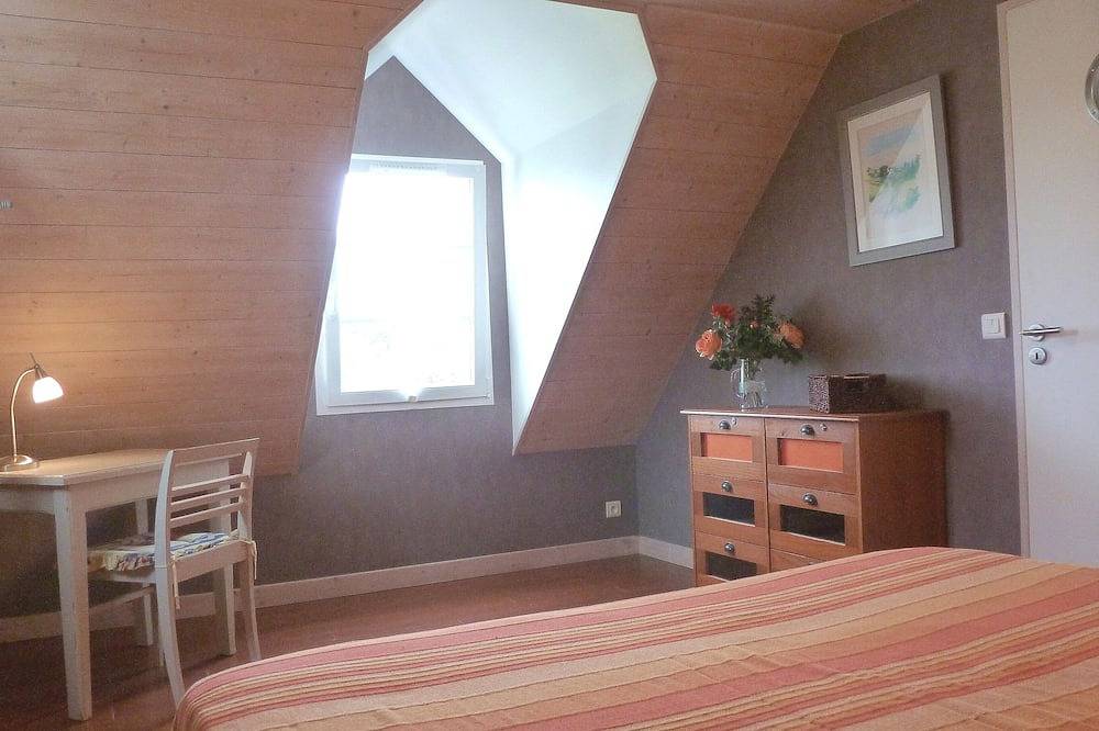Appartement entier, Pourquoi pas une escapade en septembre & en vélo élec. dans ce Gite confortable in Bangor, Côte des Mégalithes