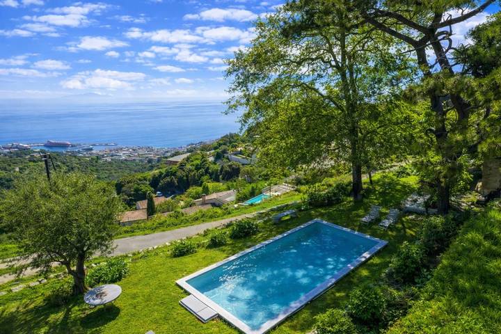 Villa pour 8 personnes, avec Terrasse ainsi que Jardin et Piscine à Bastia