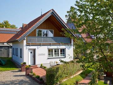 Ferienhaus für 6 Personen, mit Sauna und Ausblick sowie Seeblick und Garten in Waldeck