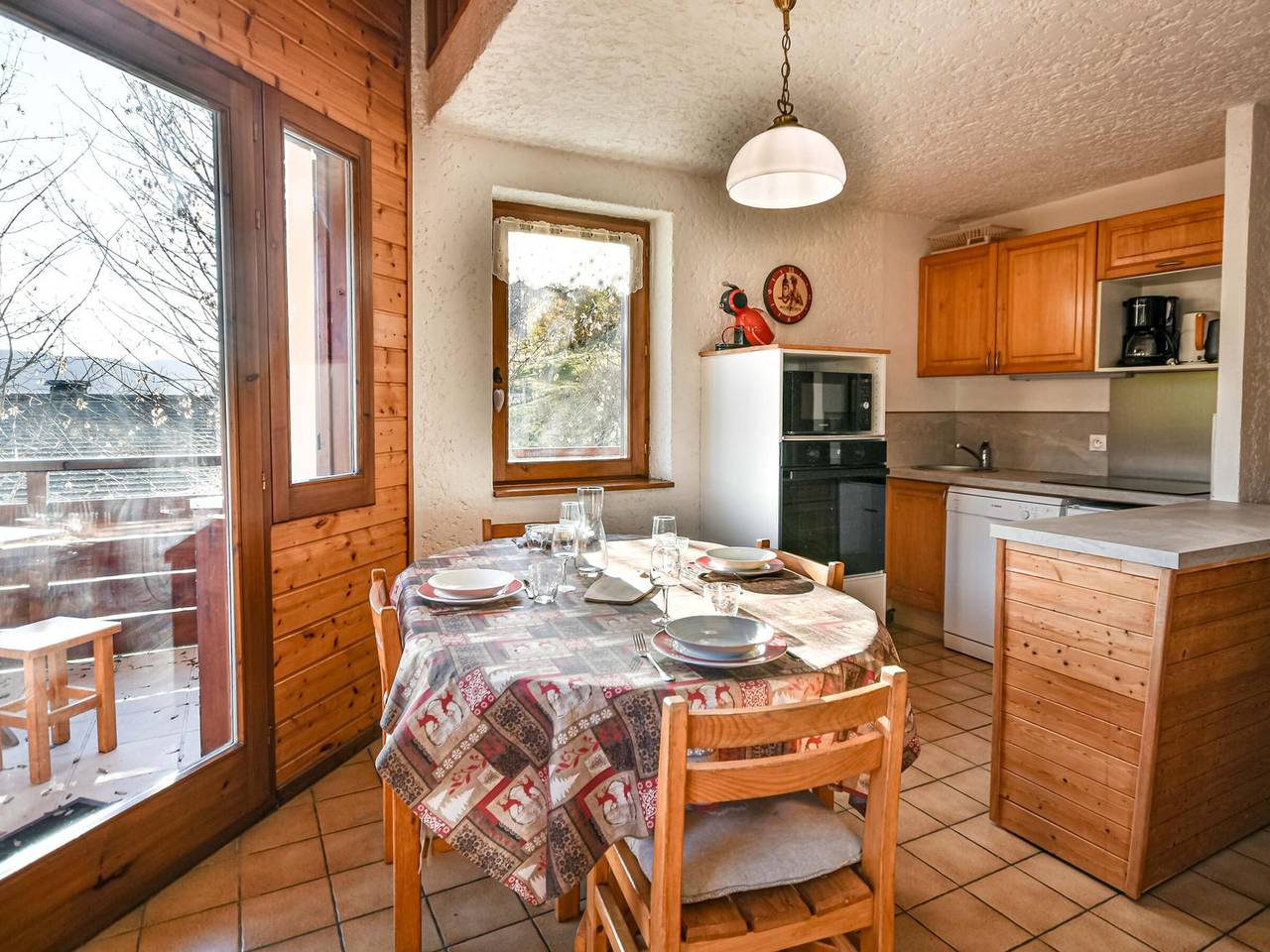 Entire apartment, Sunny Duplex T3 Near Mont Chéry Lift with Parking & Ski Locker in Les Gets, Les Portes du Soleil