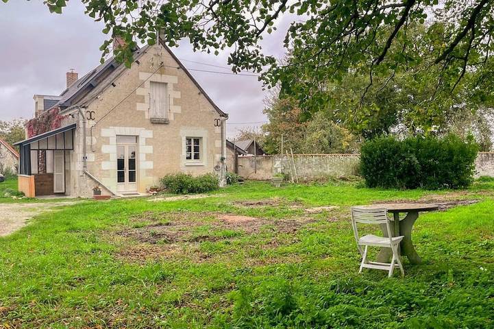 Gîte pour 8 personnes, avec jardin à Manthelan